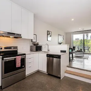  Apartment Elegant & Perfectly Located By Atwater Market By Den Stays Canada
